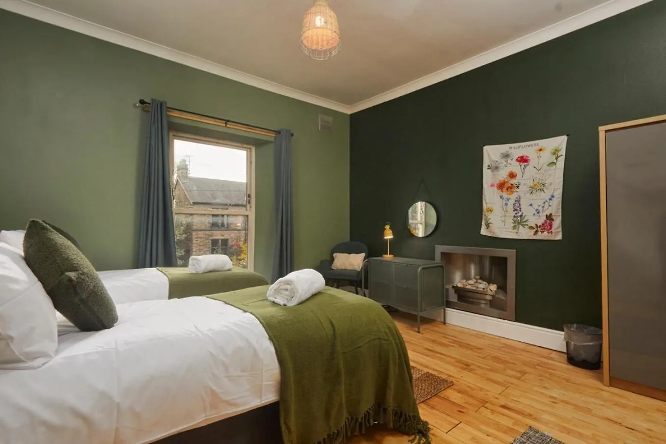 Cosy, Stylish, Leafy And Homely Sheffield Villa