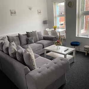 8 Bed 9 Bath Ensuite House With Hot Tub And Free Parking Sheffield